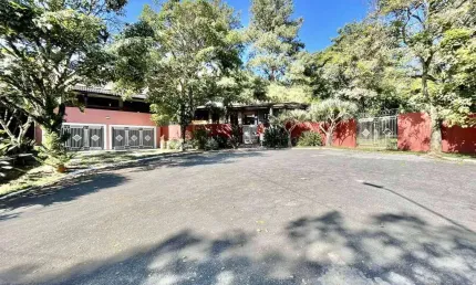 Casa para venda em Águas Da Fazendinha de 1580.00m² com 5 Quartos e 8 Garagens