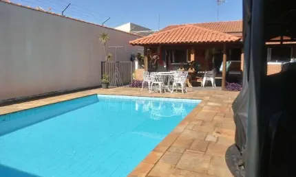 Casa para venda em Jardim Silvânia (vila Xavier) de 183.00m² com 1 Quarto, 1 Suite e 6 Garagens