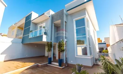 Casa para venda em Jardim Esplanada de 253.00m² com 3 Quartos, 3 Suites e 4 Garagens