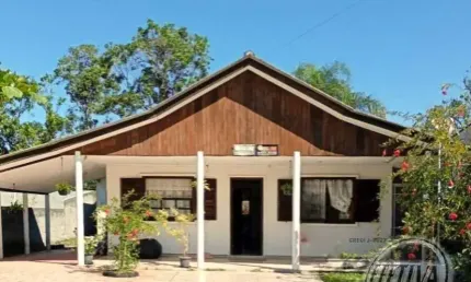 Casa para venda em matinhos de 160.00m² com 4 quartos, 1 suite e 5 garagens