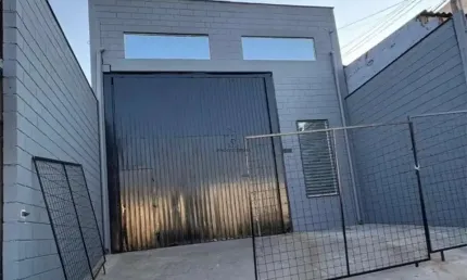 Galpão / Depósito / Armazém para alugar em Jardim Piazza Di Roma de 300.00m²