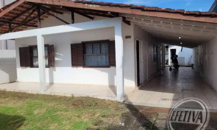 Casa para venda em Matinhos de 82.00m² com 3 Quartos e 2 Garagens