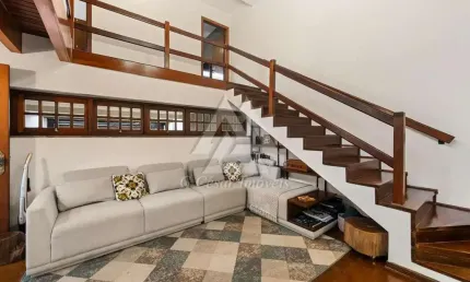Sobrado para venda em Centro de 250.00m² com 3 Quartos, 3 Suites e 3 Garagens