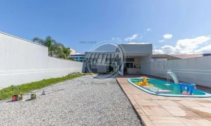 Casa para venda em Matinhos de 70.00m² com 2 Quartos e 5 Garagens