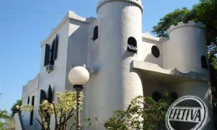 Prédio comercial para venda em guaratuba de 750.00m² com 10 quartos, 10 suites e 14 garagens