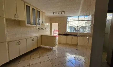 Casa para venda em Jardim Cica de 280.00m² com 3 Quartos, 1 Suite e 3 Garagens