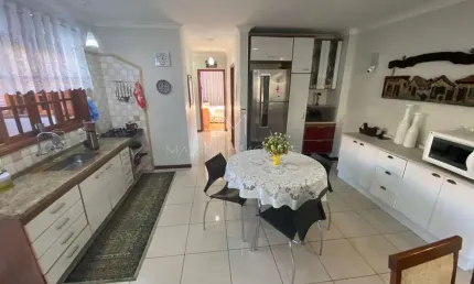 Casa para venda em Vila M Genoveva de 238.00m² com 3 Quartos, 1 Suite e 2 Garagens