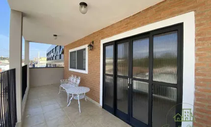 Casa para venda em Centro de 162.00m² com 3 Quartos, 1 Suite e 2 Garagens