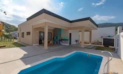 Casa para venda em Condominio Capitanias de 140.00m² com 3 Quartos, 1 Suite e 5 Garagens
