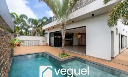 Casa de Condomínio para alugar em Vila do Golf de 331.00m² com 3 Quartos, 3 Suites e 4 Garagens