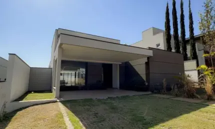 Casa de Condomínio para venda em Alphaville de 274.00m² com 3 Quartos, 3 Suites e 4 Garagens