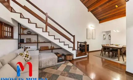 Sobrado para venda em Centro de 240.00m² com 4 Quartos, 3 Suites e 3 Garagens