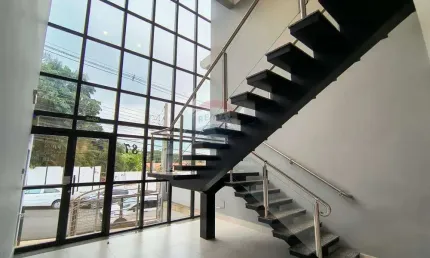 Sala comercial para venda em centro de 194.00m² com 1 garagem