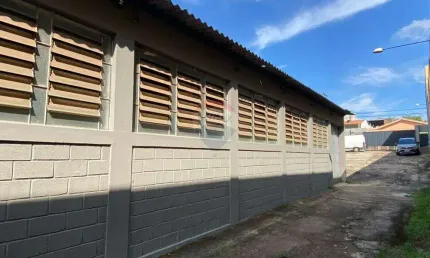 Galpão / Depósito / Armazém para alugar em Centro de 255.00m² com 6 Garagens