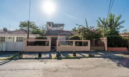 Casa para venda em Bancários de 147.00m² com 6 Quartos e 5 Garagens