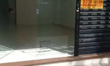 Casa comercial para alugar na Avenida Chibarás, 548, Moema, São Paulo