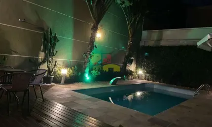 Sobrado para venda em Independência de 202.00m² com 3 Quartos, 3 Suites e 2 Garagens