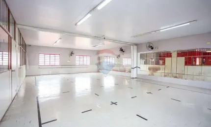 Prédio comercial para venda em hugo lange de 367.00m² com 3 quartos e 2 garagens