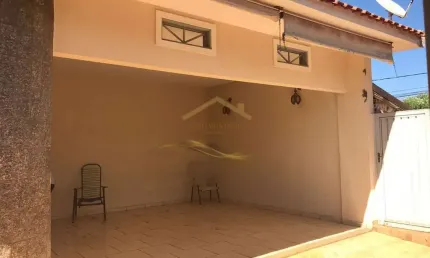 Casa para venda em Jardim Santa Lúcia de 146.00m² com 3 Quartos, 1 Suite e 2 Garagens