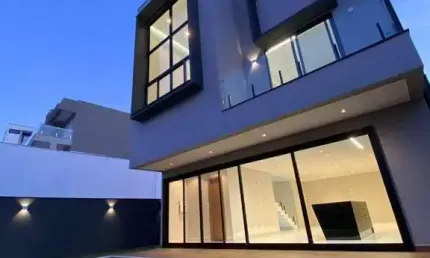 Casa de condomínio para venda em fazenda rodeio de 320.00m² com 3 quartos, 3 suites e 4 garagens