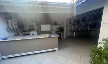 Sobrado para venda em Centro de 266.00m² com 3 Quartos, 1 Suite e 3 Garagens
