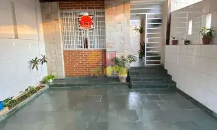 Sobrado para venda em Rudge Ramos de 199.00m² com 3 Quartos, 1 Suite e 2 Garagens