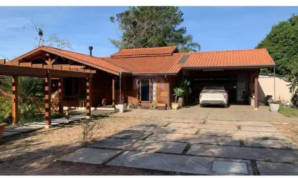 Chácara para venda em Taboão de 250.00m² com 2 Quartos, 2 Suites e 4 Garagens
