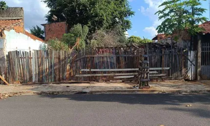 Terreno à venda na Rua Doutor Nestor de Cunto, 166, Vila Clélia, Lins