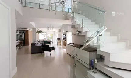 Sobrado para venda em Fazenda Rodeio de 290.00m² com 3 Quartos, 1 Suite e 4 Garagens
