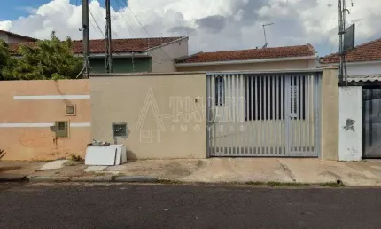 Casa para venda em centro de 139.00m² com 2 quartos, 1 suite e 2 garagens