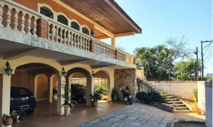 Casa para venda em Centro de 422.40m² com 5 Quartos, 1 Suite e 8 Garagens
