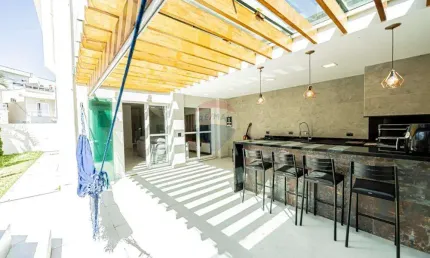 Casa de condomínio para venda em paisagem renoir de 154.00m² com 3 quartos, 1 suite e 2 garagens