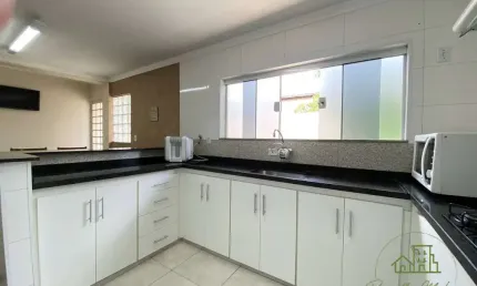 Casa para venda em centro de 150.00m² com 3 quartos, 1 suite e 2 garagens