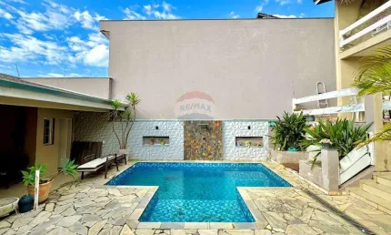 Sobrado para venda em centro de 370.00m² com 3 quartos, 1 suite e 4 garagens
