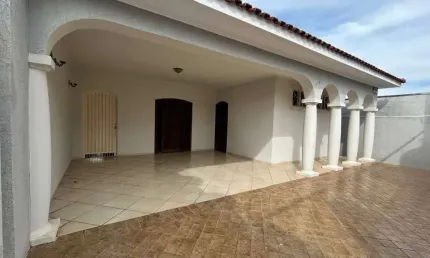 Casa para alugar em centro de 99.99m² com 3 quartos, 1 suite e 2 garagens