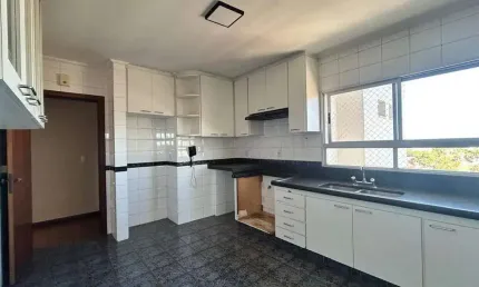 Apartamento para alugar em centro de 168.00m² com 4 quartos, 3 suites e 2 garagens