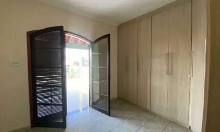 Casa para alugar em jardim alice de 220.00m² com 3 quartos, 1 suite e 2 garagens