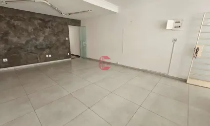 Casa para alugar em centro de 180.00m² com 3 quartos e 2 garagens