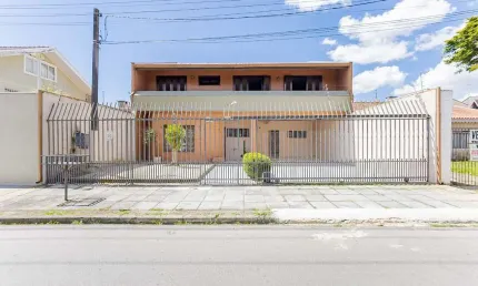Sobrado para venda em centro de 245.00m² com 4 quartos, 1 suite e 4 garagens