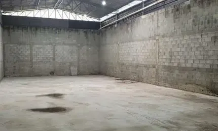 Galpão / depósito / armazém para alugar em jardim presidente dutra de 900.00m²