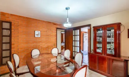 Casa para venda em seminário de 206.00m² com 4 quartos, 1 suite e 4 garagens