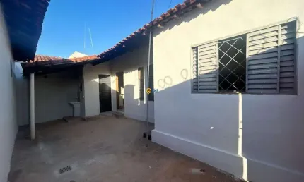 Casa com 1 quarto para alugar na Rua Sílvio Vieira Coelho, ***, Centro, Birigui