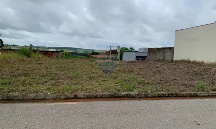 Terreno à venda no Centro, Capela do Alto 