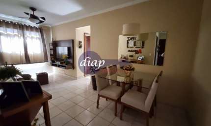 Ótimo apartamento na Vila Carmosina com 2 dormitórios, sala para 2 ambientes, cozinha, área de serviço, 1 banheiro com box de vidro e 1 vaga de garage