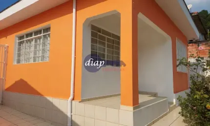 Excelente imóvel para renda no bairro Parada de Taipas com duas residências. Casa 1: com 3 dormitórios, sala, despensa, cozinha, banheiro, quintal gra