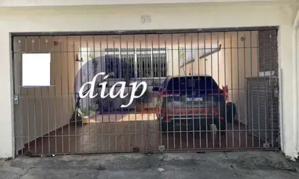 Casa térrea com 180 m² divididos em 3 dormitórios com armários embutidos, sendo 1 suíte, dependência de serviço, sala com 2 ambientes toda em piso fri