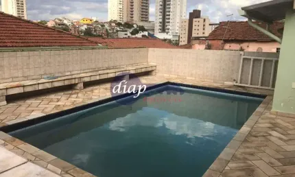 Excelente casa assobradada na Vila Dom Pedro com 4 dormitórios, sendo 4 suítes, 3 das suítes com armários planejados, cozinha grande, sala de tv, sala