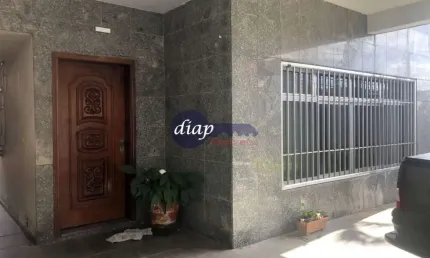 Ótimo sobrado na Vila Santa Maria com 4 dormitórios com armários embutidos, sendo 2 suítes, sala ampla com dois ambientes, 4 banheiros no total, sendo