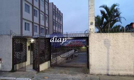 Apartamento com 50 m² divididos em 2 quartos, sala, cozinha, lavanderia, banheiro e uma vaga de garagem. Água inclusa no condomínio. Documentação regu