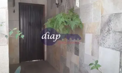 Lindo sobrado com 4 dormitórios, sendo 2 suítes, 2 salas, lavabo, cozinha, lavanderia, quintal, edícula  com banheiro e 2 vagas de garagem. imóvel com